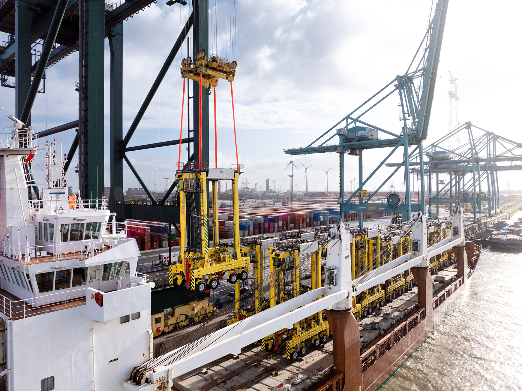 Kalmar delivers 18 hybrid straddle carriers to PSA Antwerp to boost efficiency and reduce emissions